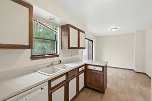 6618 Camden Dr, Brooklyn Center, MN 55430 - Photo 9