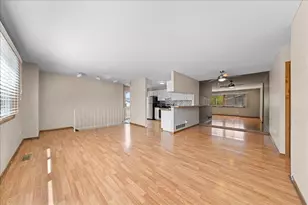 1604 Helmo Ave N, Oakdale, MN 55128 - Photo 11