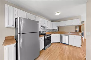 1604 Helmo Ave N, Oakdale, MN 55128 - Photo 3
