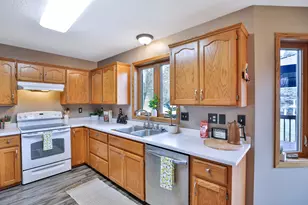 6221 Townsview Ln SE, Rochester, MN 55904 - Photo 9