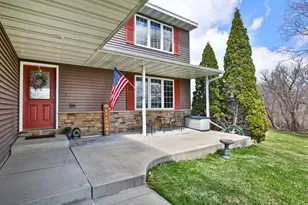 6221 Townsview Ln SE, Rochester, MN 55904 - Photo 3