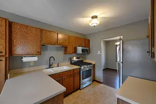 12102 Red Oak Ct S, Burnsville, MN 55337 - Photo 9