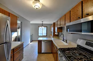 12102 Red Oak Ct S, Burnsville, MN 55337 - Photo 7