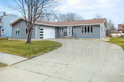 610 4th Street N, Wahpeton,  58075 - Photo 1