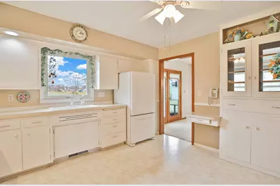 305 12th Street SE, Waseca, MN 56093 - Photo 13