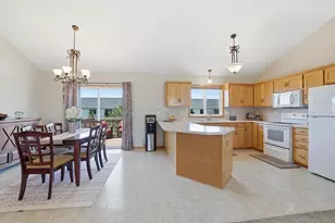 936 S Chestnut St, Belle Plaine, MN 56011 - Photo 5