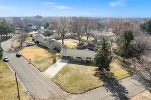 2460 E Meadow Dr, North Saint Paul, MN 55109 - Photo 67