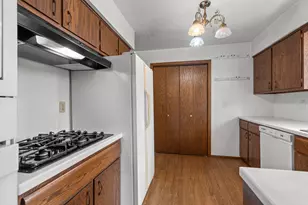 2460 E Meadow Dr, North Saint Paul, MN 55109 - Photo 13