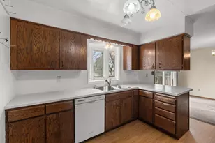 2460 E Meadow Dr, North Saint Paul, MN 55109 - Photo 17