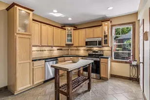 350 Maple St, Saint Paul, MN 55106 - Photo 17