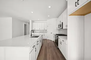 10586 Harbor Ln N, Maple Grove, MN 55369 - Photo 5