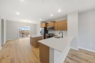 1519 Trellis Ln, West Saint Paul, MN 55118 - Photo 5