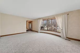 4363 Bramblewood Ave, Vadnais Heights, MN 55127 - Photo 7