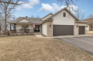 941 Oakcrest Dr, Sauk Rapids, MN 56379 - Photo 1