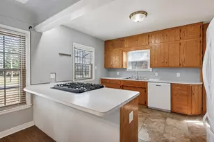 930 Hawthorne Ave E, Saint Paul, MN 55106 - Photo 9