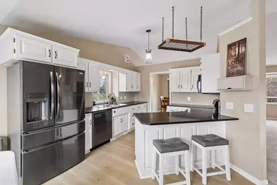 960 Saddlebrook Curve, Chanhassen, MN 55317 - Photo 3