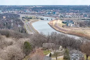 2000 Roe Crest Dr, North Mankato, MN 56003 - Photo 71