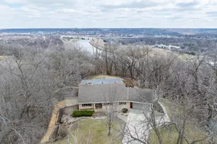 2000 Roe Crest Dr, North Mankato, MN 56003 - Photo 59