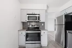 323 E 43rd St, Minneapolis, MN 55409 - Photo 13