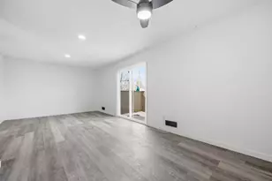 323 E 43rd St, Minneapolis, MN 55409 - Photo 7