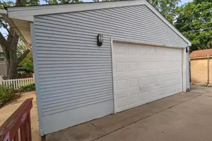 1444 St Albans St N, Saint Paul, MN 55117 - Photo 3