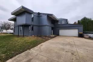 206 E Luella St, Le Roy, MN 55951 - Photo 1