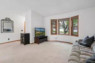 2118 Hale Ave N, Oakdale, MN 55128 - Photo 5