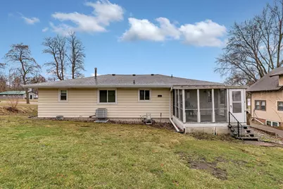 33 5th Avenue NW, Hutchinson, MN 55350 - Photo 15