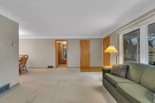 33 5th Ave NW, Hutchinson, MN 55350 - Photo 9