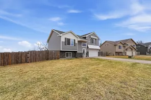 700 Horseshoe Ln, Braham, MN 55006 - Photo 5