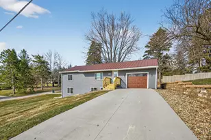 311 Highland Ct SW, Rochester, MN 55902 - Photo 3