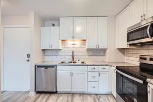 66 9th St E, Saint Paul, MN 55101 - Photo 3