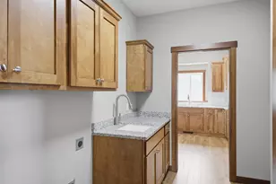 1306 18th St NE, Austin, MN 55912 - Photo 9