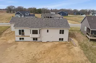 1306 18th St NE, Austin, MN 55912 - Photo 47