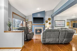 5787 Prairie Ridge Dr, Shoreview, MN 55126 - Photo 9