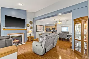 5787 Prairie Ridge Dr, Shoreview, MN 55126 - Photo 3