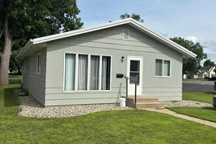 712 Logan Ave, Jackson, MN 56143 - Photo 1