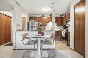 66 9th St E, Saint Paul, MN 55101 - Photo 5