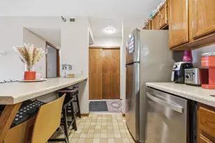 66 9th St E, Saint Paul, MN 55101 - Photo 9