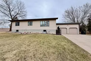 828 W Birch Ave, Fergus Falls, MN 56537 - Photo 3