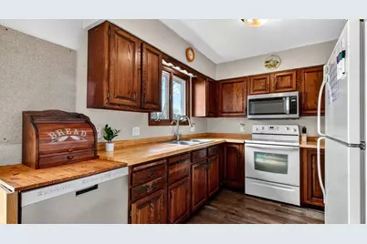 308 Russell Court, Woodville, WI 54028 - Photo 9