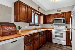 308 Russell Ct, Woodville, WI 54028 - Photo 9