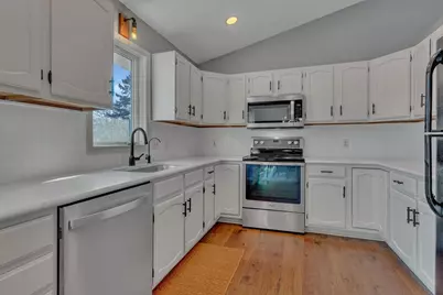 809 25th Avenue SW, Willmar, MN 56201 - Photo 11