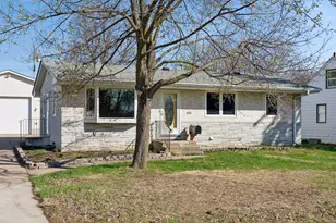 143 Horizon Cir NE, Fridley, MN 55421 - Photo 3