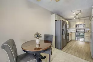 7601 W 101st St, Bloomington, MN 55438 - Photo 5