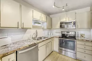 7601 W 101st St, Bloomington, MN 55438 - Photo 7