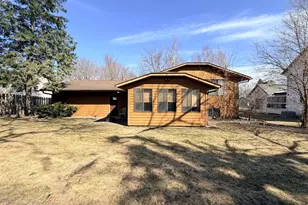 1919 Driftwood Ave, Worthington, MN 56187 - Photo 3