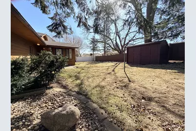 1919 Driftwood Avenue, Worthington, MN 56187 - Photo 5