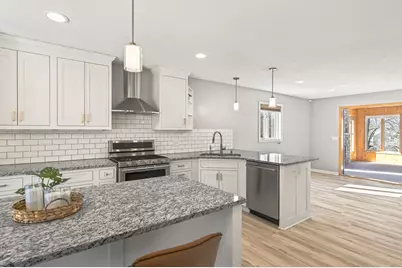 10544 Lee Drive, Eden Prairie, MN 55347 - Photo 9