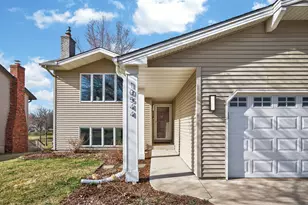 10544 Lee Dr, Eden Prairie, MN 55347 - Photo 3